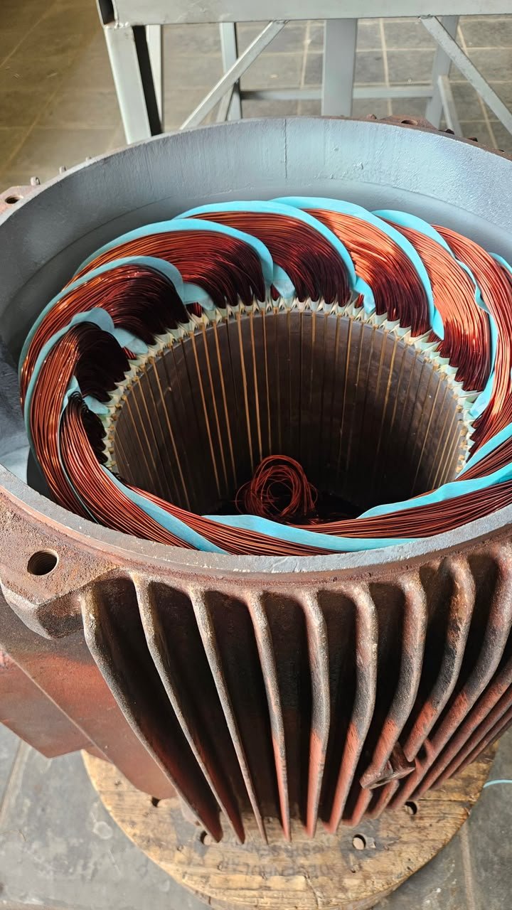 Bobinagem em fio de cobre finalizada num motor elétrico
